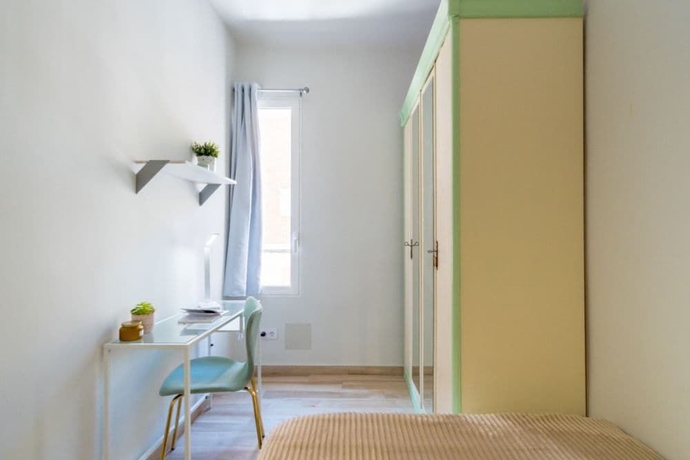 Private room in Madrid photo 3